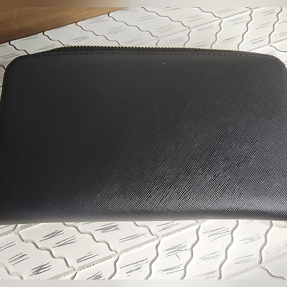 NWOT Michael Kors Black Wristlet Wallet - Picture 2 of 9